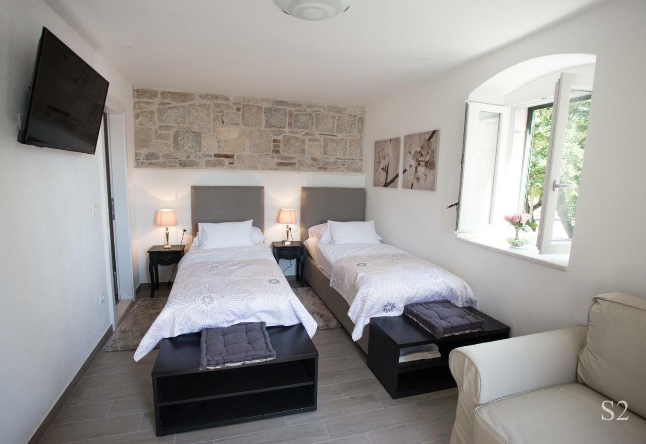 Morus Alba Apartment